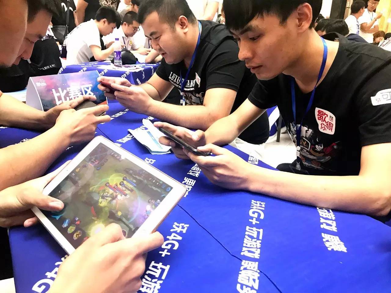 队大门的 队大门的